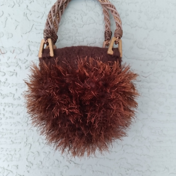 Unique Fleece and Eyelash Yarn Handbag - Picture 4 of 4